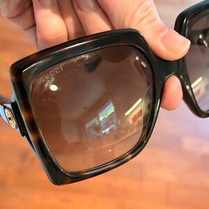 Gucci oversized glasses